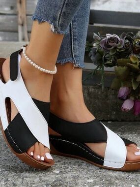 Women’s Black & White Two-Tone Comfort Sandals